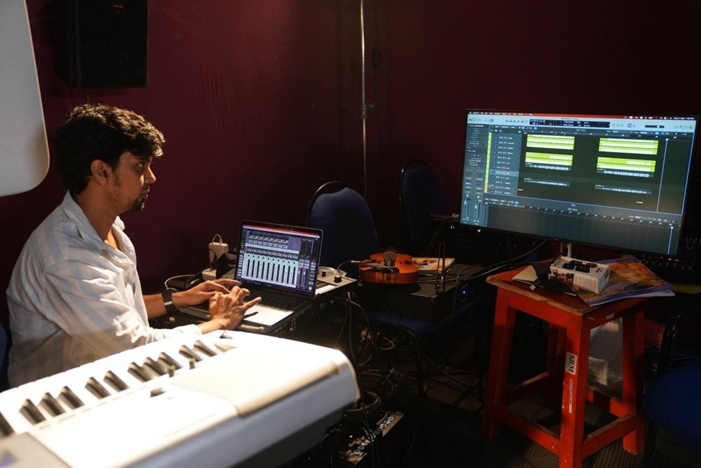 From Silence to Sounds: A Live Music Production Experience - photo 3