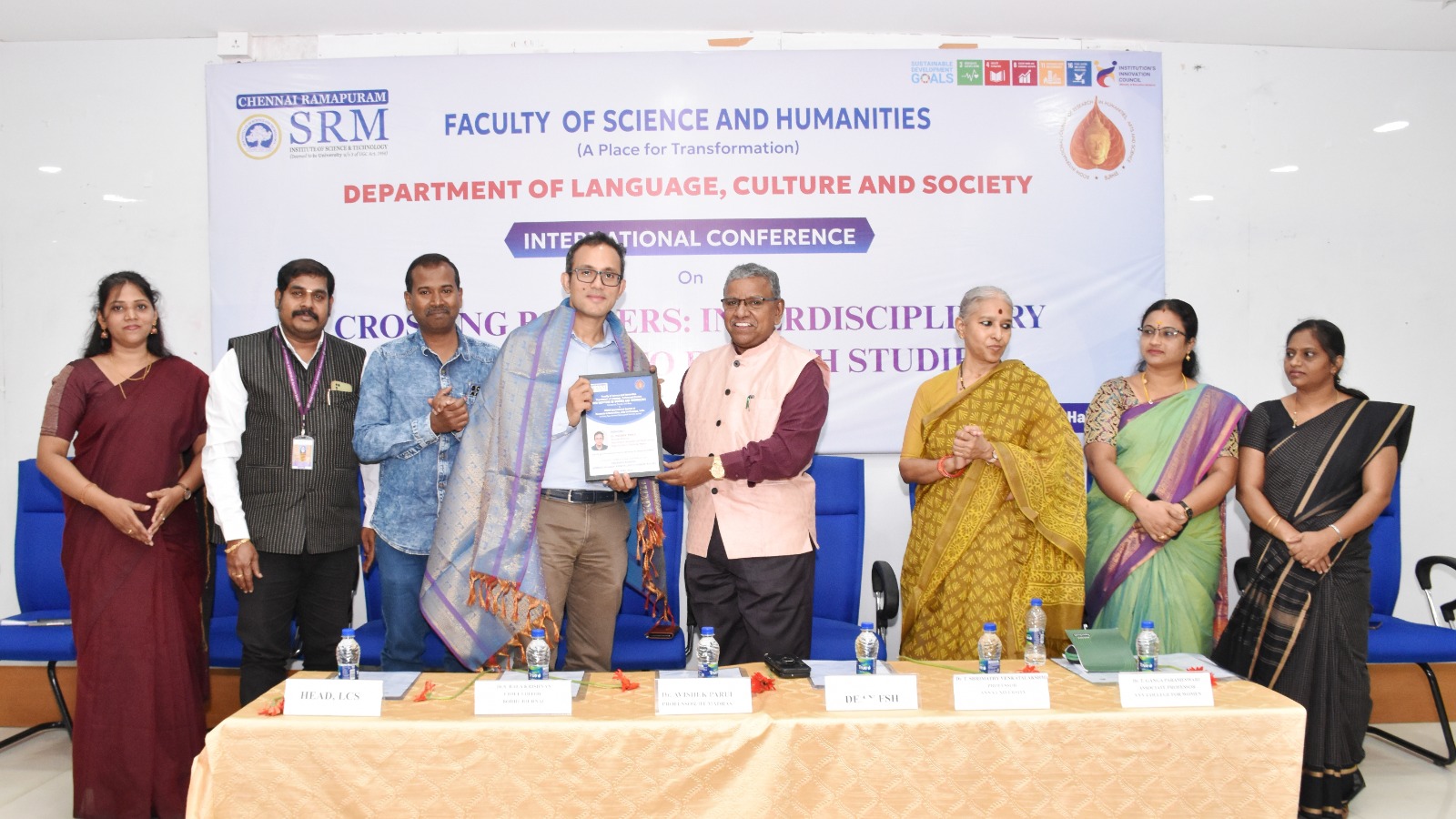 Crossing Borders: Interdisciplinary Approaches to English Studies - photo 4